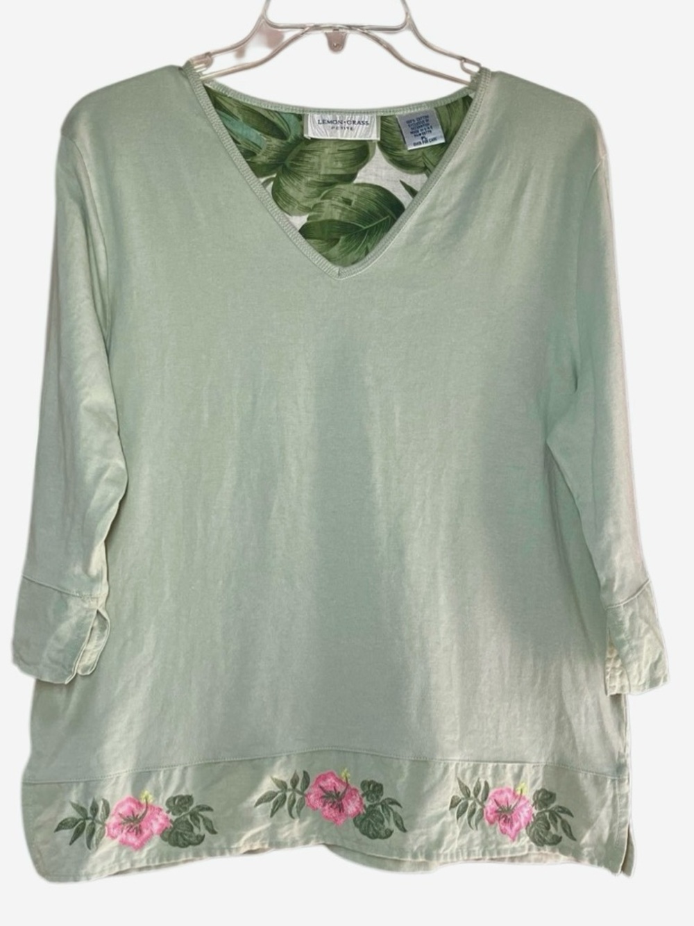 Lemon Grass Embroidered V Neck Knit Top in Pale Green/Pink Women’s LP